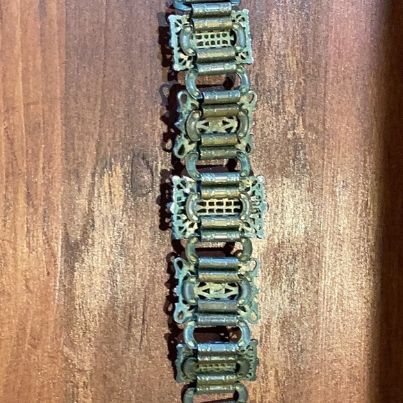 Vintage 8 inch bracelet with working clasp.one small stone missing. - Picture 2 of 2